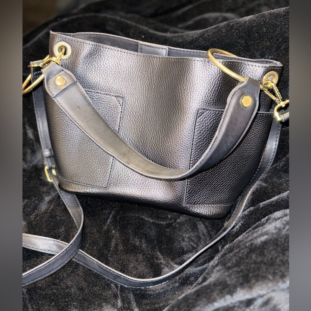 Steve Madden Black and Gold Shoulder Bag with Versatile Strap